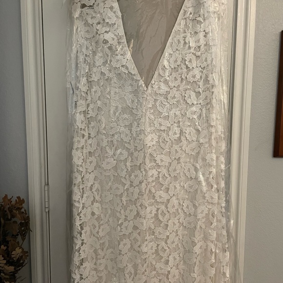 Beautiful Lace Wtoo by Watters Francila Gown. Purchased from BHLDN Anthropologie - Picture 3 of 10